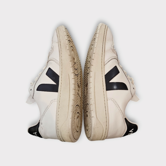 Veja V-10 White & Black Leather Sneakers - Picture 4 of 8